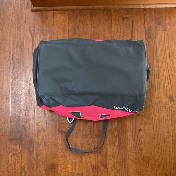 Under Armour “Storm” Large Multi Section Duffle Sports Bag W/Strap & Handles - Picture 11 of 13